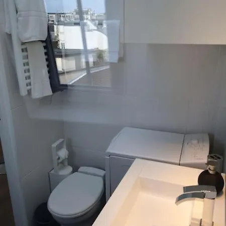 Apartman Lovely Withn View In Saint Germain